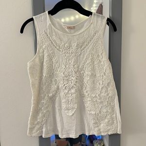 White lace, embroidered tank top, like new from small boutique